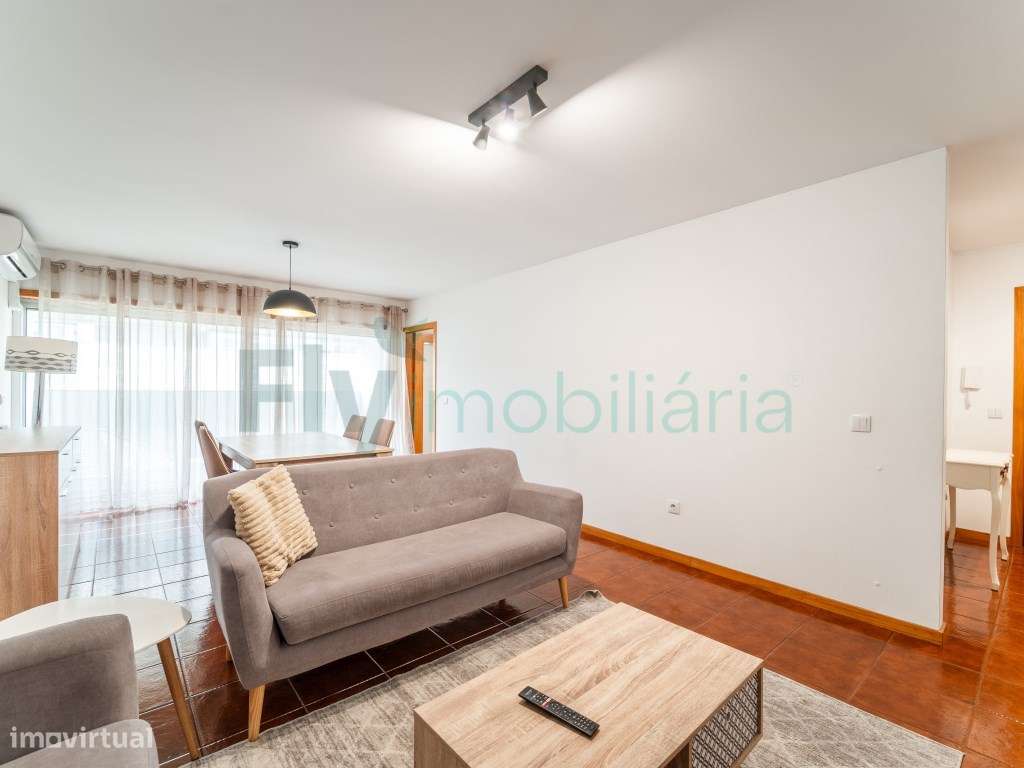 Apartamento T2 Rés do Chão com Garagem Fechada - Mobilado e Equipad... - Grande imagem: 2/24