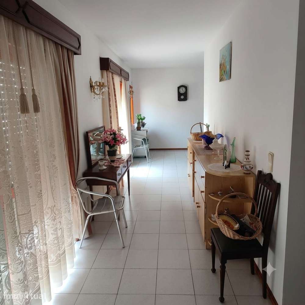 Apartamento T2 com terraço, varanda e 3 casas de banho-13