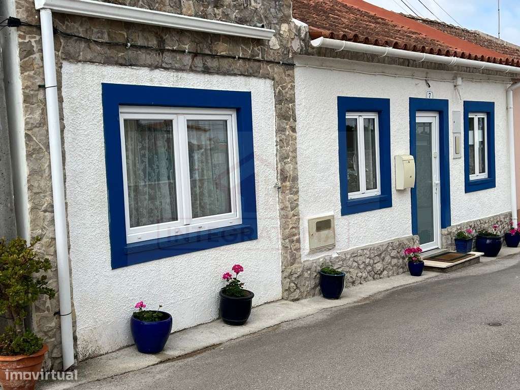 Descubra o refúgio perfeito em Alfeizerão, uma moradia tradicional ...-17