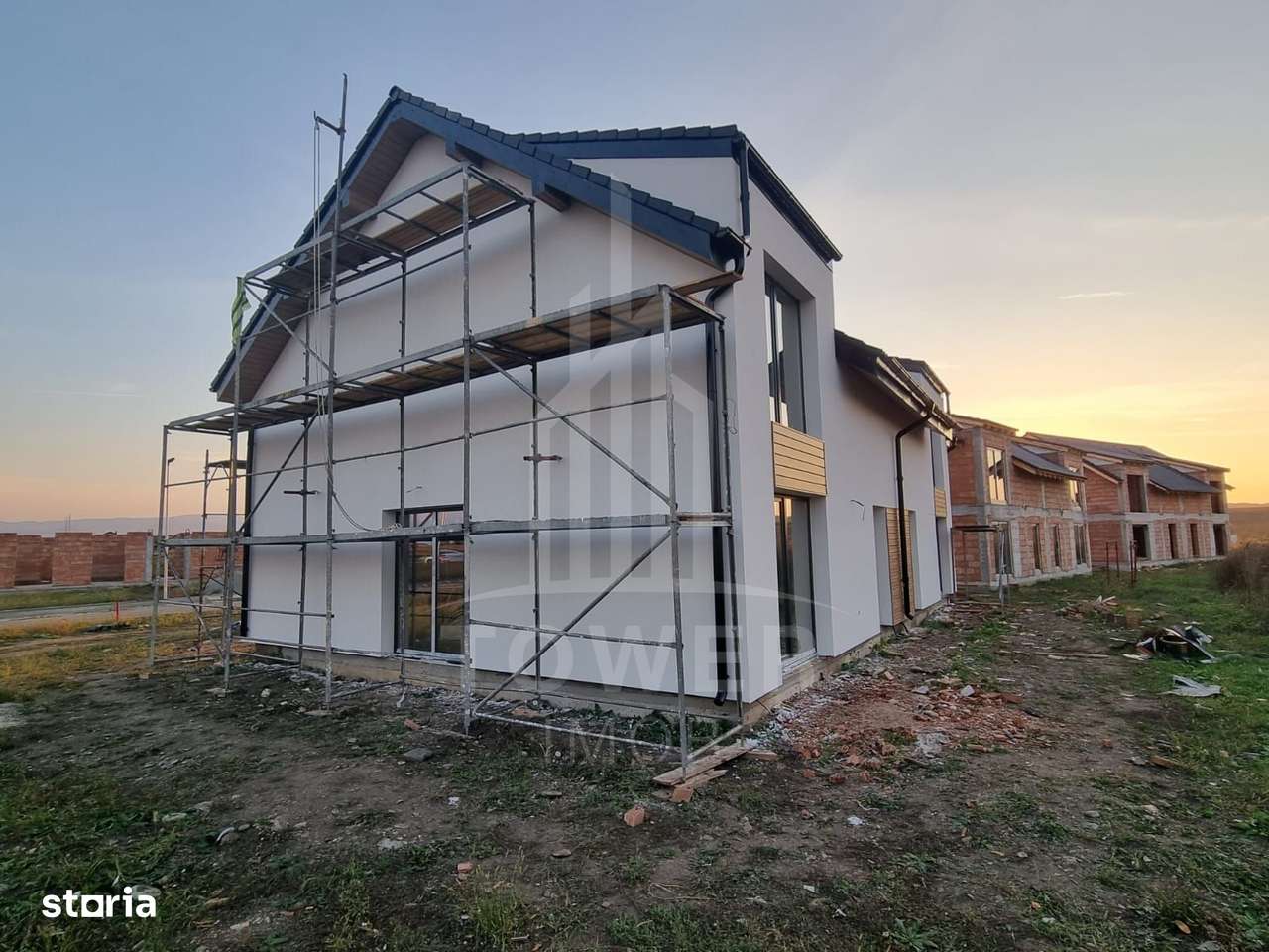 Casă Tip Duplex INDEPENDENTĂ ENERGETIC - Cartier NOU-4