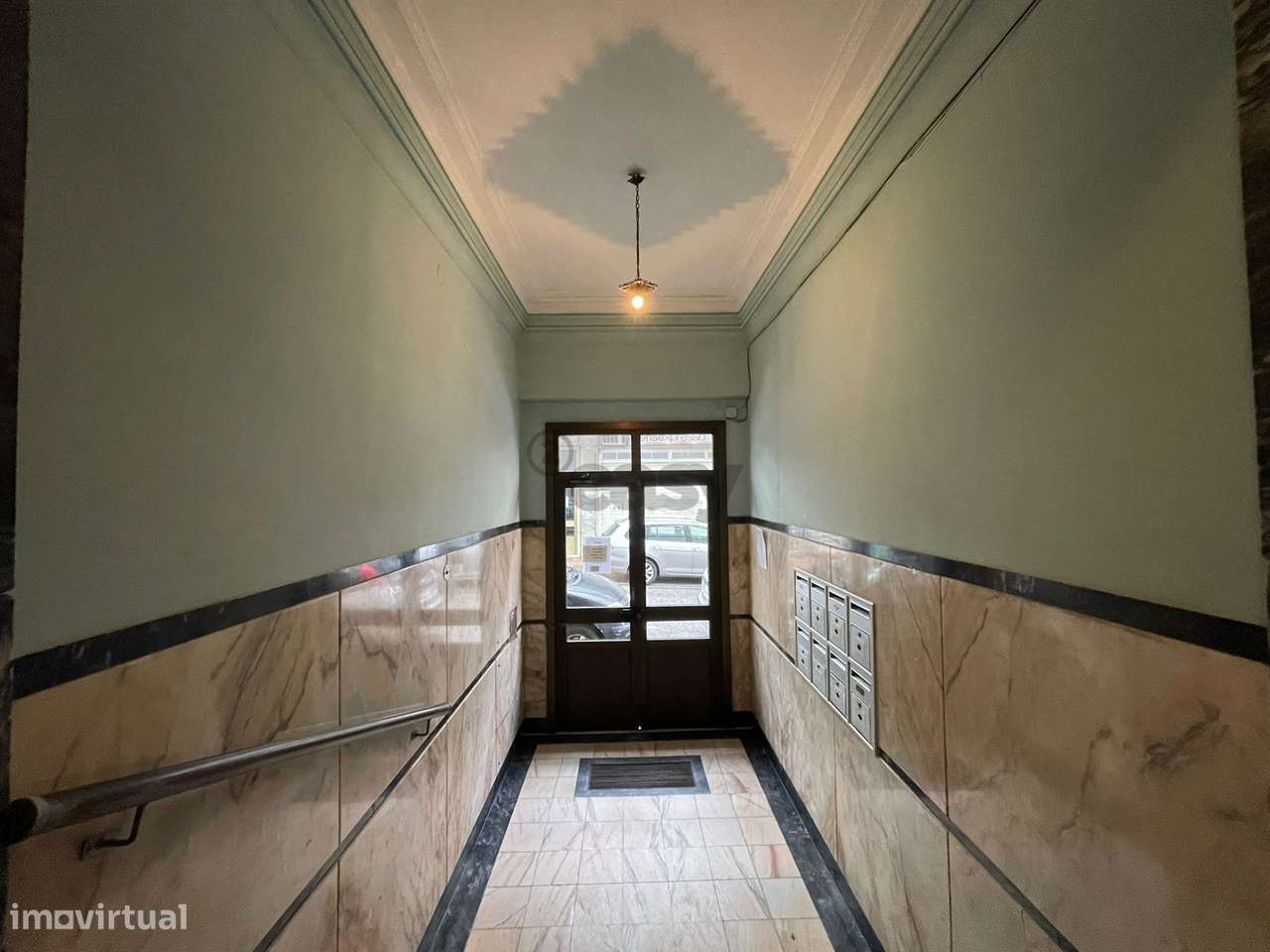 Urgente: T2 na Damaia para remodelação total-5