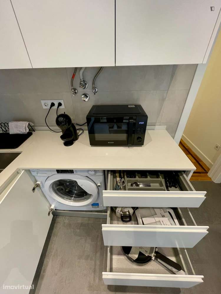 Quarto - localizado em Intendente Lisbon - Grande imagem: 5/15