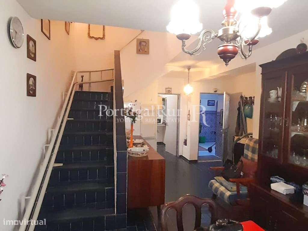 Moradia T4 com terraço em zona residencial de Évora-10