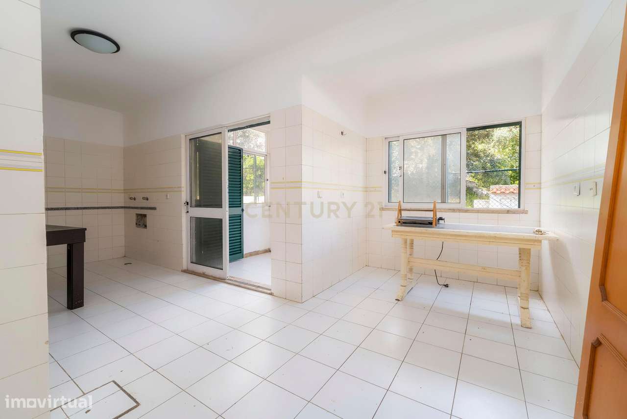 Apartamento T4 com garagem em condomínio com piscina no centro de Albu-22