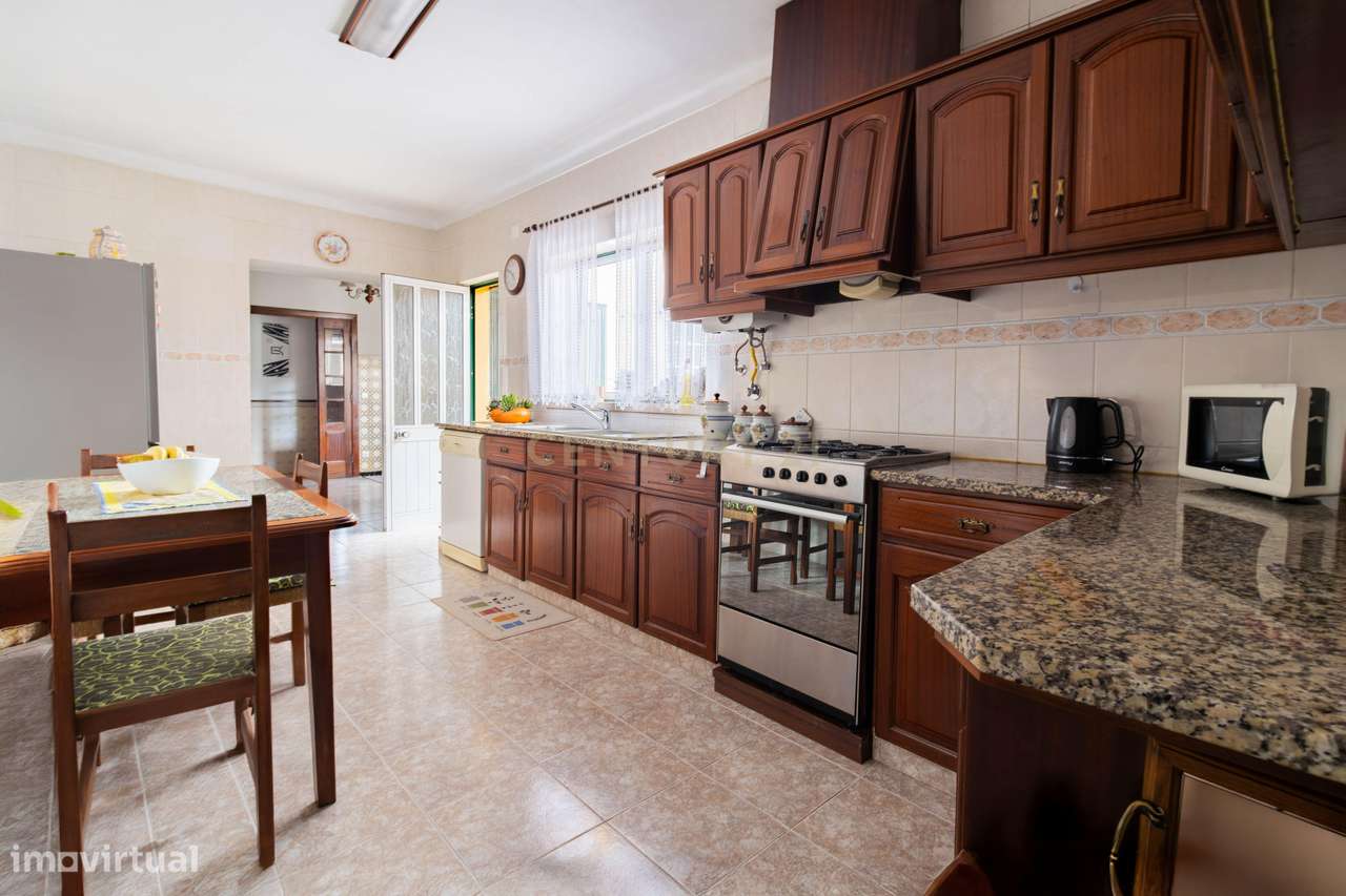 Moradia T5 com 250 m², no Coração do Juncal, Porto de Mós-15