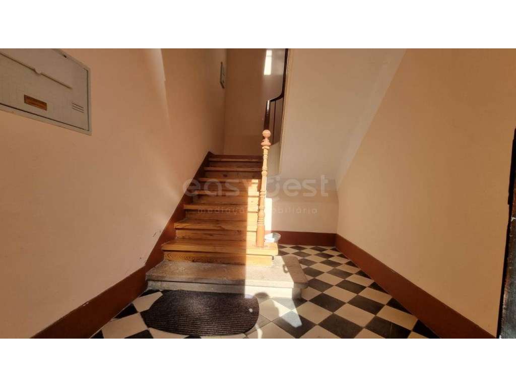 R/C de Moradia com Logradouro na Ajuda - 135m²de área bruta privati... - Grande imagem: 2/21