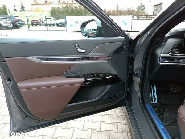 BMW Seria 7 - 10