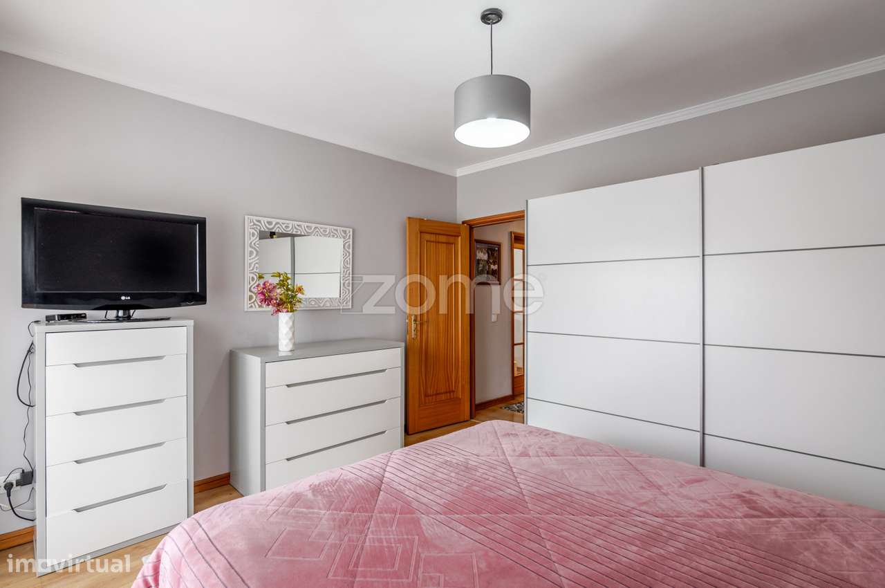 Duplex T3 com Terraço e Vista Mar em Gaia-11