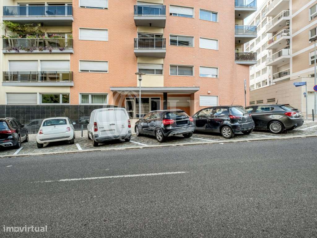 Apartamento T4, com terraço e estacionamento, em Lisboa-29