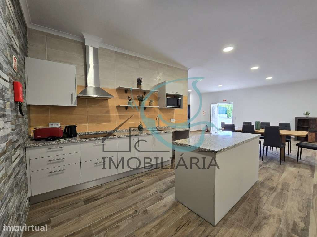 EXCLUSIVO - Excelente moradia de 2 pisos, com licença AL-9