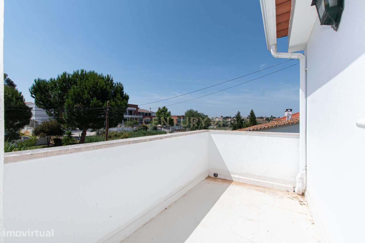 T4 +1 com jardim, piscina e garagem-48