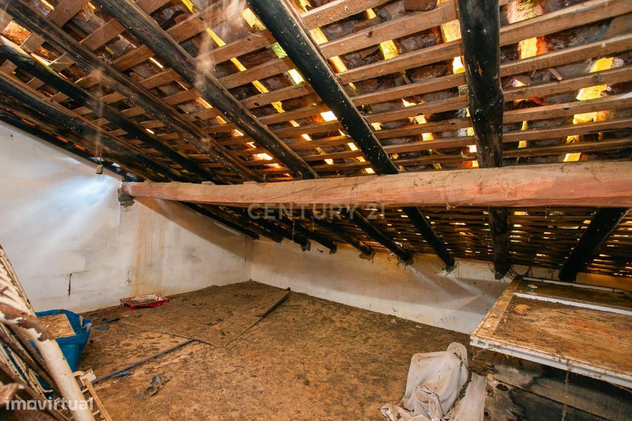 Moradia T2 com Espaço Exterior na Zona Histórica de Mourão - Alentejo-11