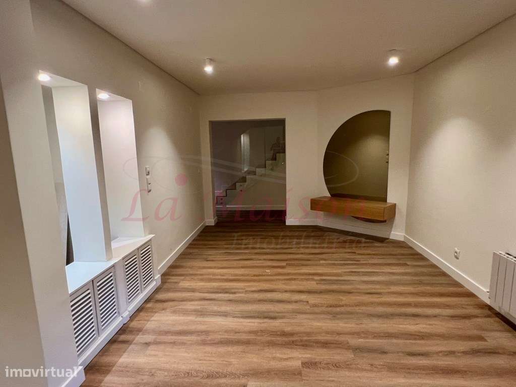 Moradia V4 Duplex no Centro de Loures-18