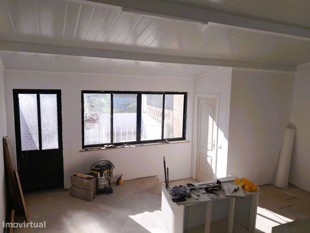 Moradia T3 com Garagem em Remodelação – Anaguéis, Coimbra-13