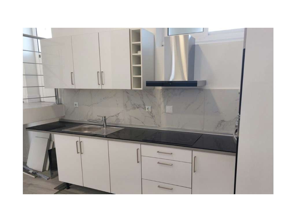 Vende se espaço comercial transformado em habitação, (T4) com terra... - Grande imagem: 3/20