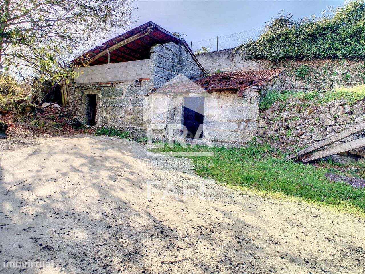 Moradia com ruína em Moreira do Rei - Grande imagem: 4/15