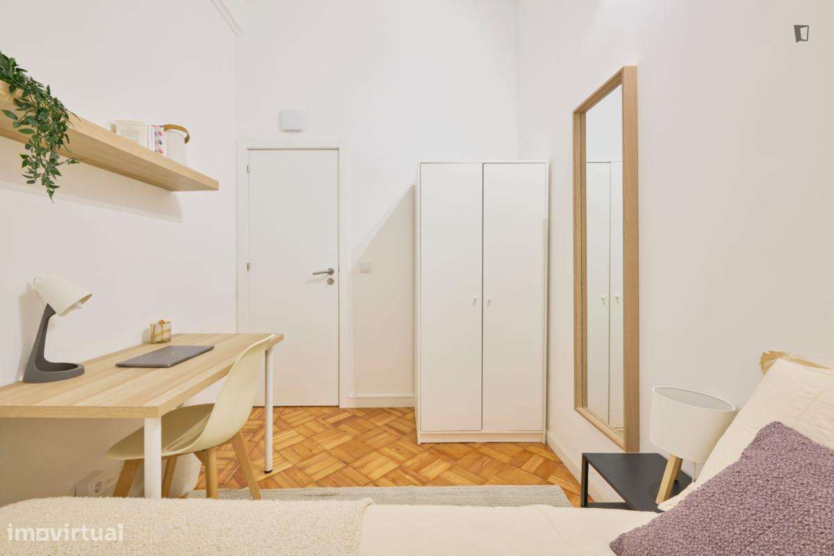Quarto - localizado em Alameda Lisbon - Grande imagem: 5/8