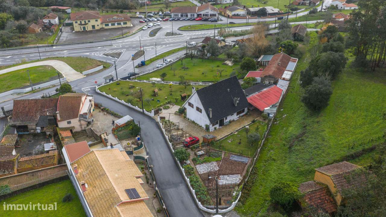 Moradia T4 de Arquitetura Francesa em Serém – Macinhata de Vouga-36