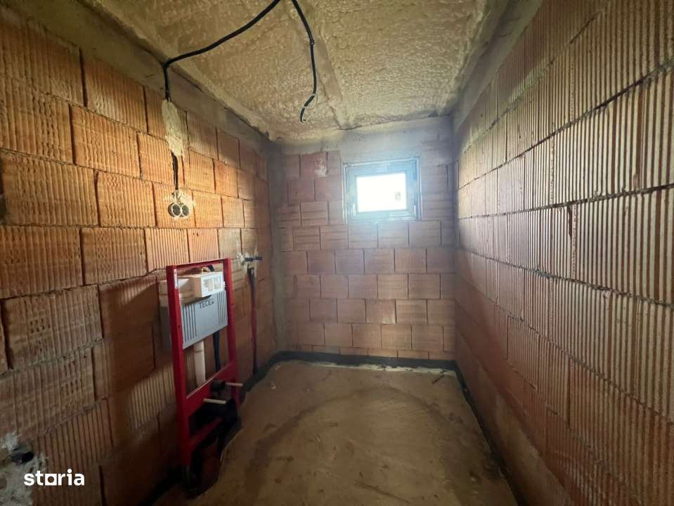 Casa individuala cu 4 camere 2 bai si terasa in Sura Mica-5