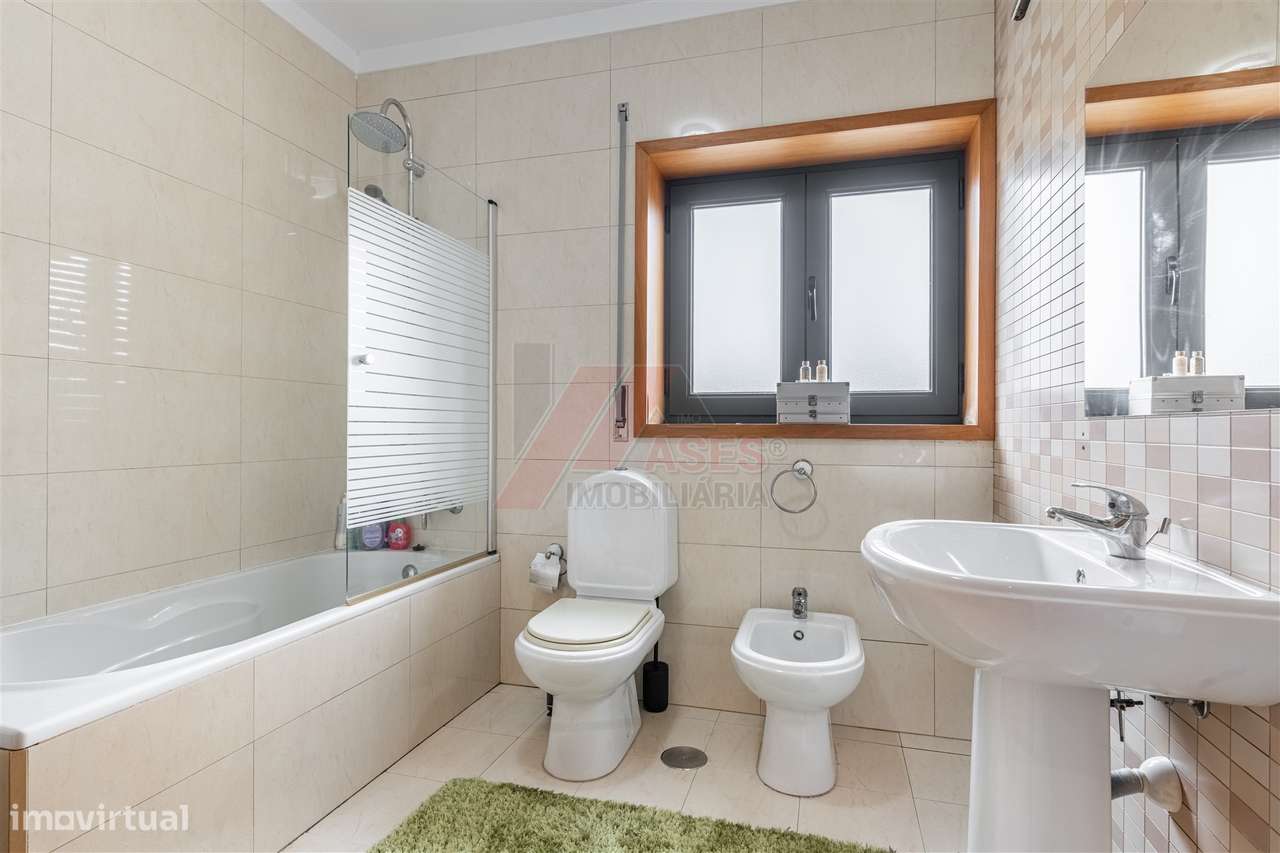 Moradia com Terreno e Espaços Amplos – 5 min de Fafe!-18