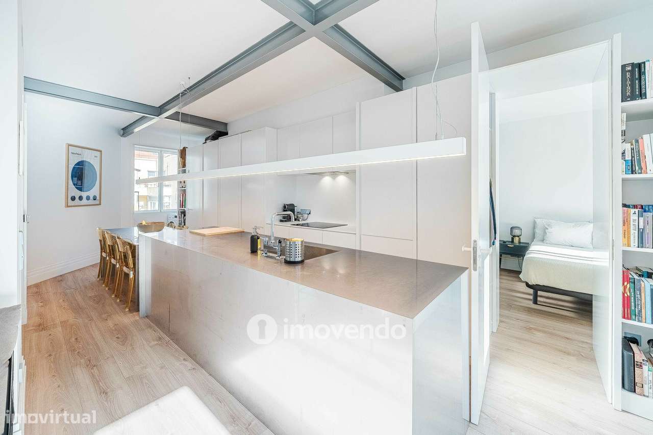 Apartamento T2 com cozinha equipada e mobilado, nas Amoreiras-13