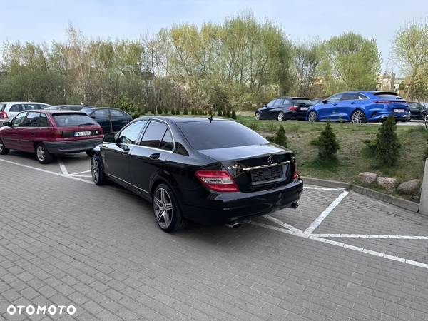 Mercedes-Benz Klasa C 320 T CDI DPF 7G-TRONIC Avantgarde - 13