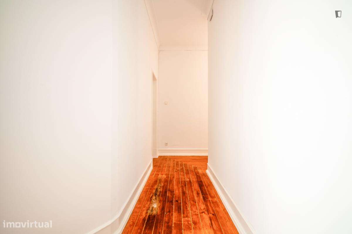 Quarto - localizado em Marquês de Pombal Lisbon - Grande imagem: 4/9