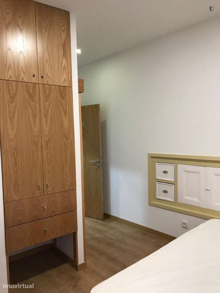 Quarto - localizado em Baixa Coimbra - Grande imagem: 2/9