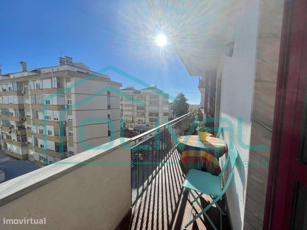 RESERVADO Apartamento T4 transformado em T3-36