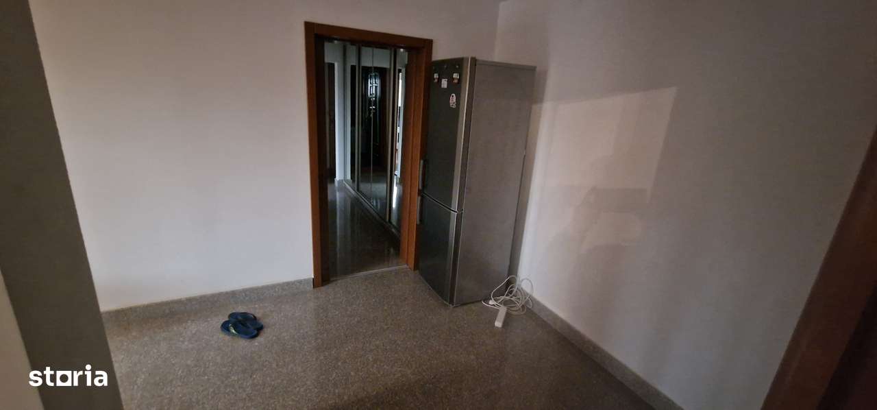 Apart. CU AMENAJARI DE LUX - 3 camere, etaj 4,  Barlad, zona : Polimed-2