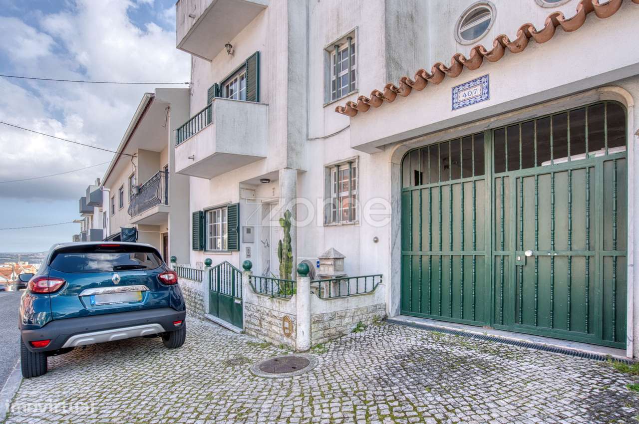 Moradia com terraço em Famões-21