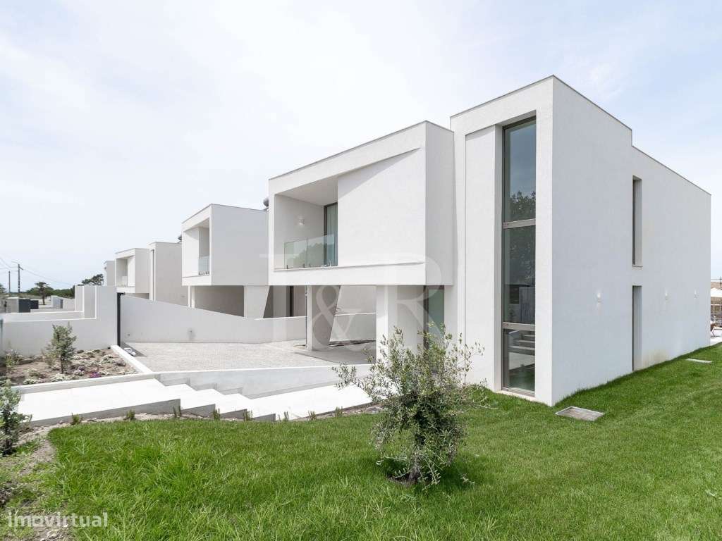 Moradia isolada T4 com jardim e piscina em Fontanelas, Sintra - Grande imagem: 4/57