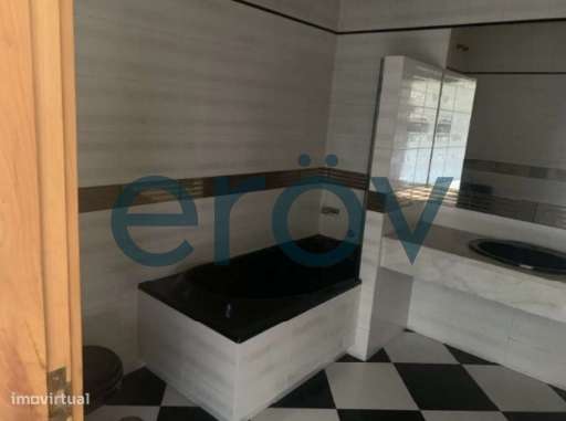 Moradia Unifamiliar com Piscina em Azurém, Guimarães – Próxima da Univ-13