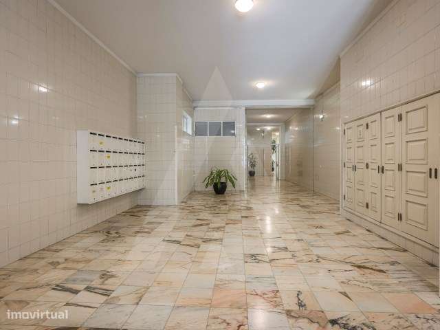 Apartamento T1+1 com arrumos e lugar de garagem em Mafamude!-31