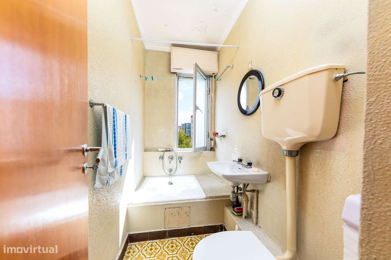 Apartamento T7 com 3 casas de banho e varandas | ou T4 + T3-27