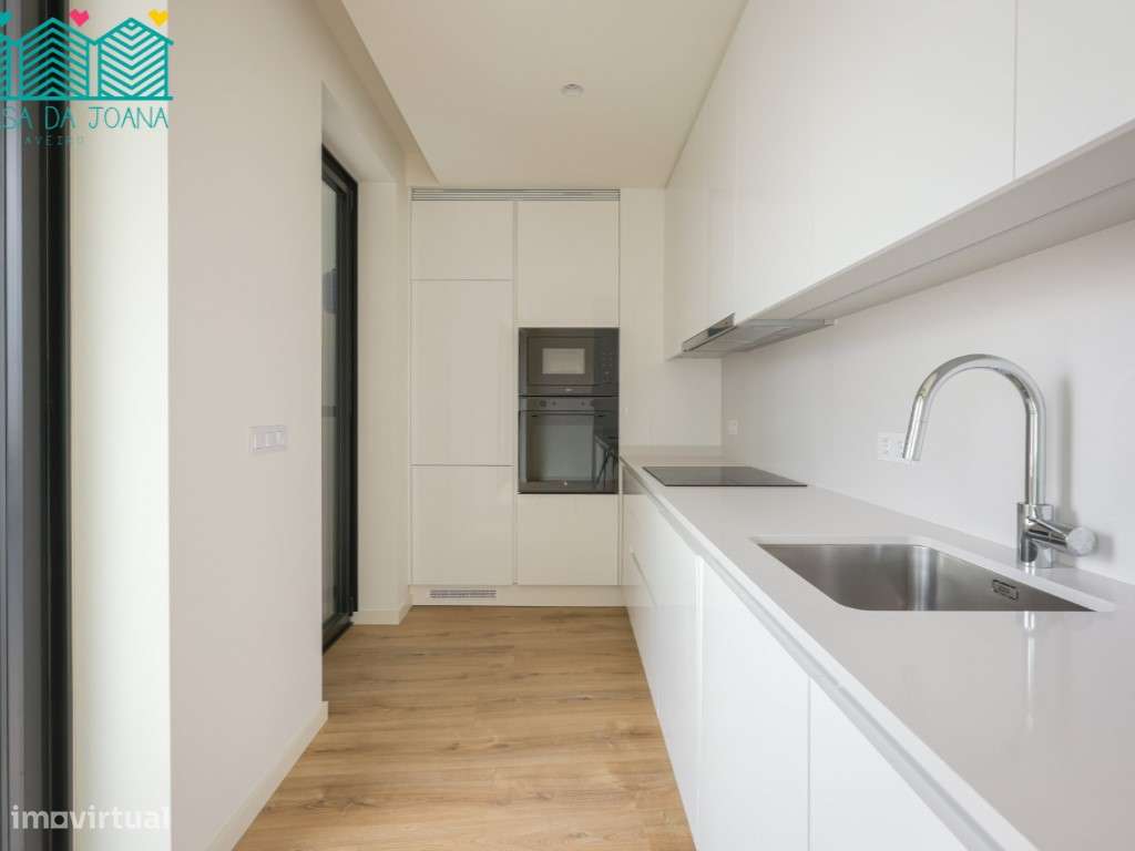 Apartamento T2 com Lugar de Garagem em Esgueira-17