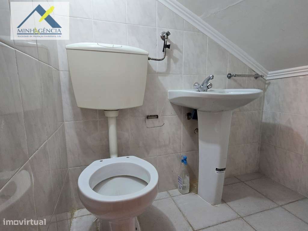 Prédio com 4 frações junto à Av. Luisa Todi em Setúbal-16