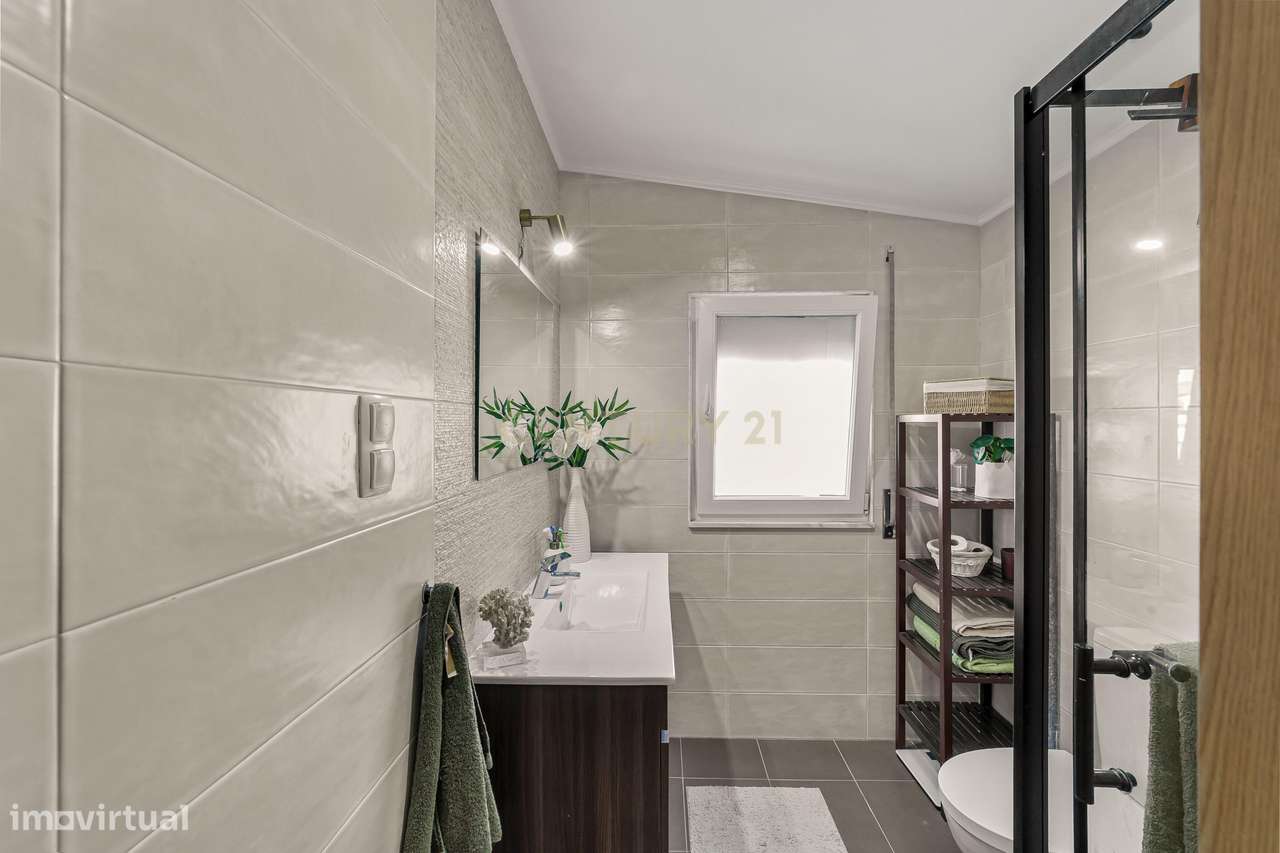 Moradia T3 isolada com garagem, Quinta do Conde-34