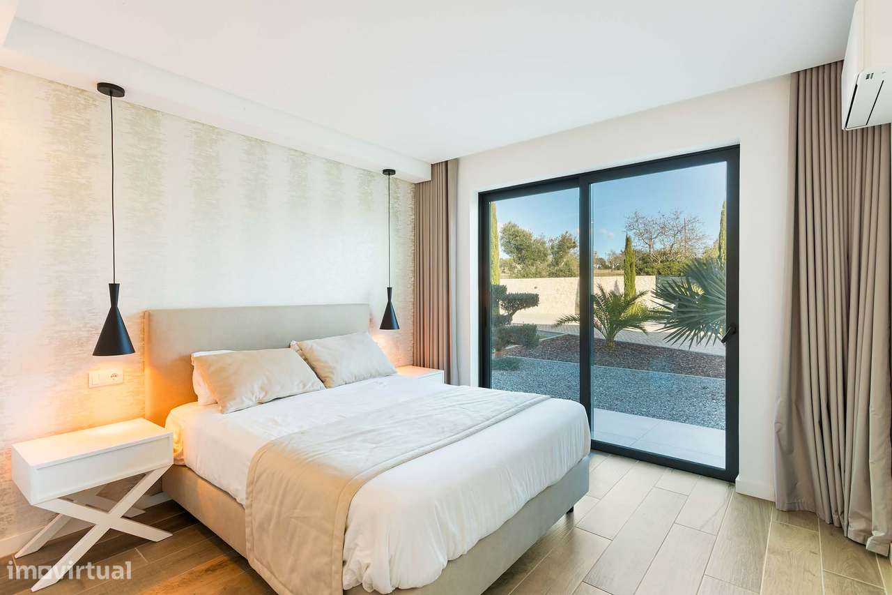 Quinta Moderna de Luxo com 4+1 Suítes, Anexo Independente e Jardim-19