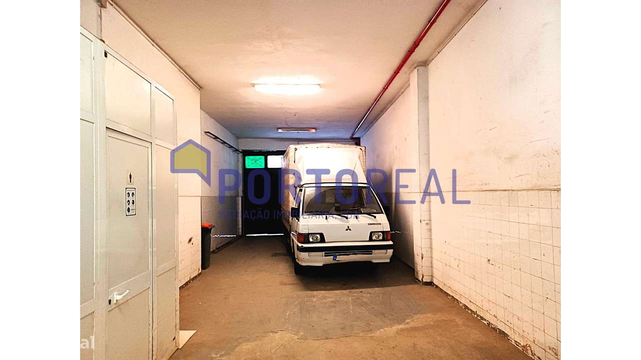 Armazém 2 entradas na Rua Zambeze- Porto-18