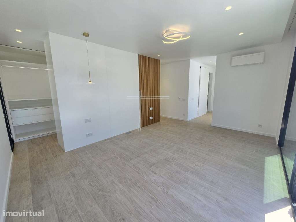 Moradia isolada T4, arquitetura contemporânea com garagem e piscina...-35