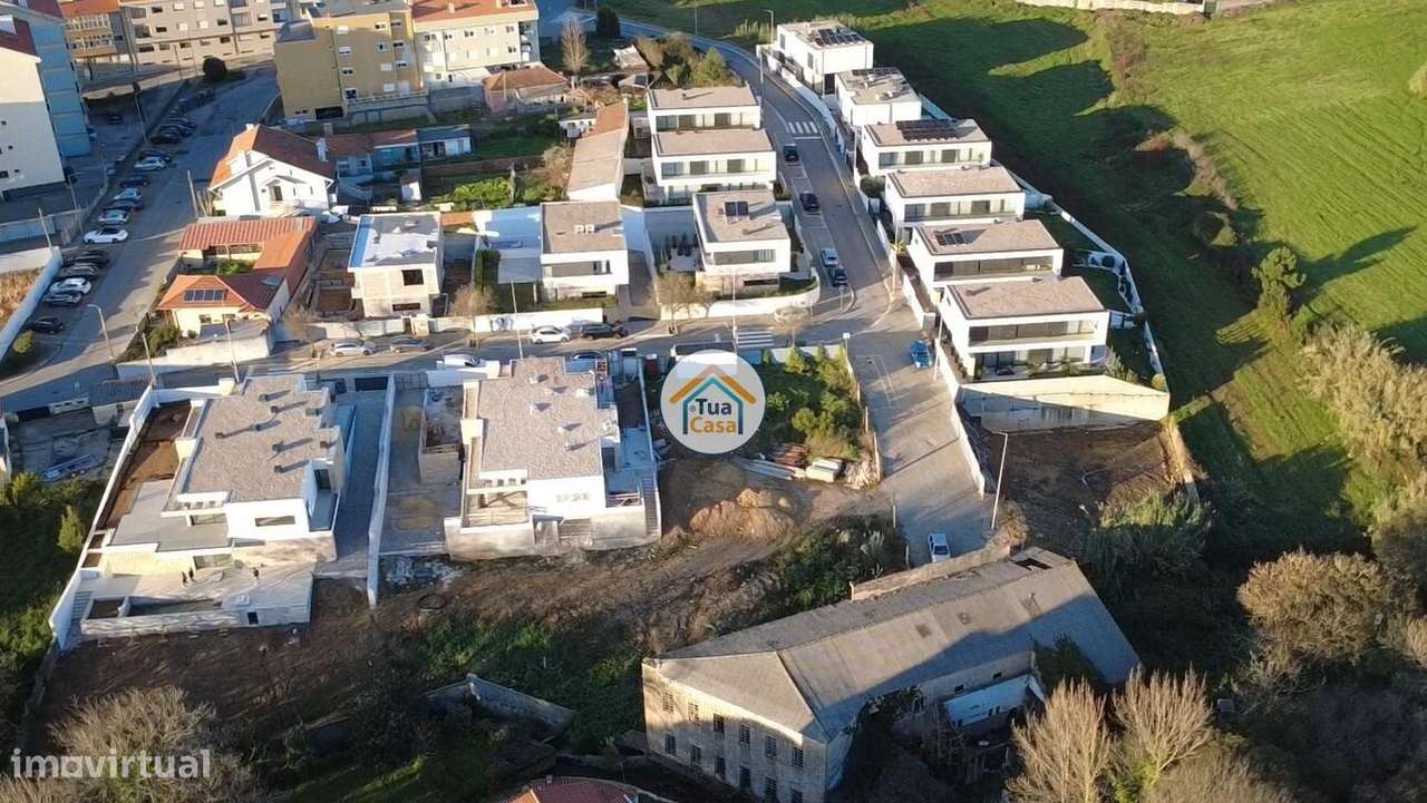 Moradia T3 com Piscina na Granja – Três Suítes, Eficiência e Confor - Grande imagem: 5/7