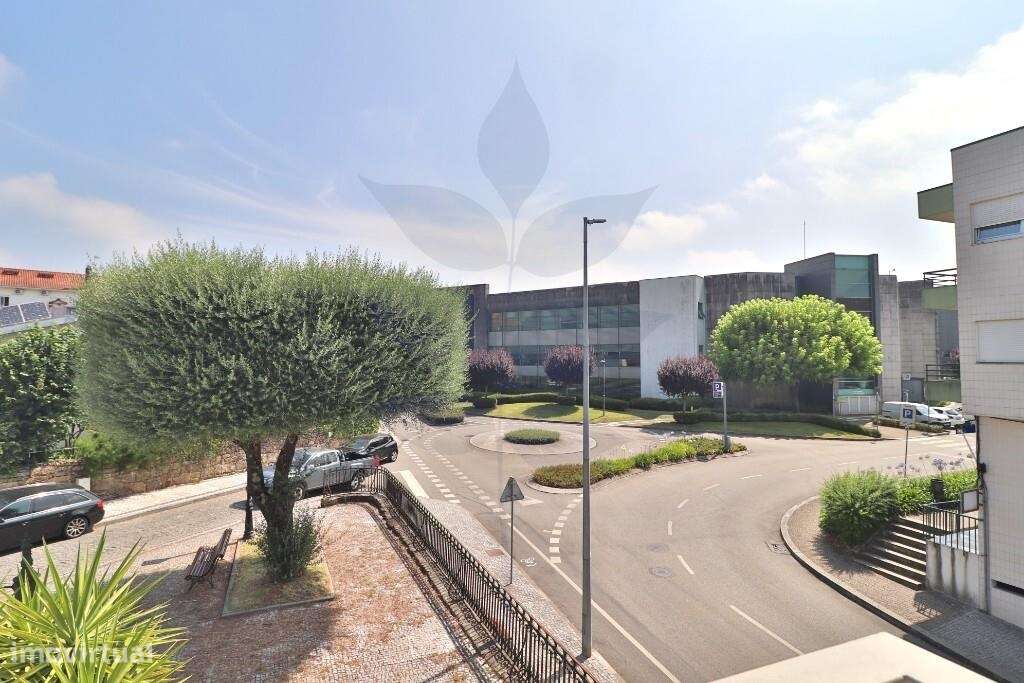 Andar Moradia T3 no Centro de Vila Verde | Mobilado e Equipado | Com G-21