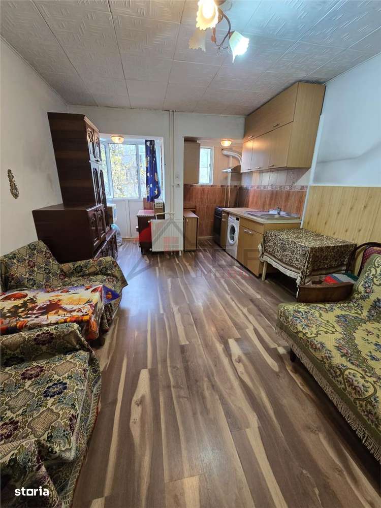 Etaj 1 - Nicolina , garsoniera mobilata, libera - Imagine principală: 1/7