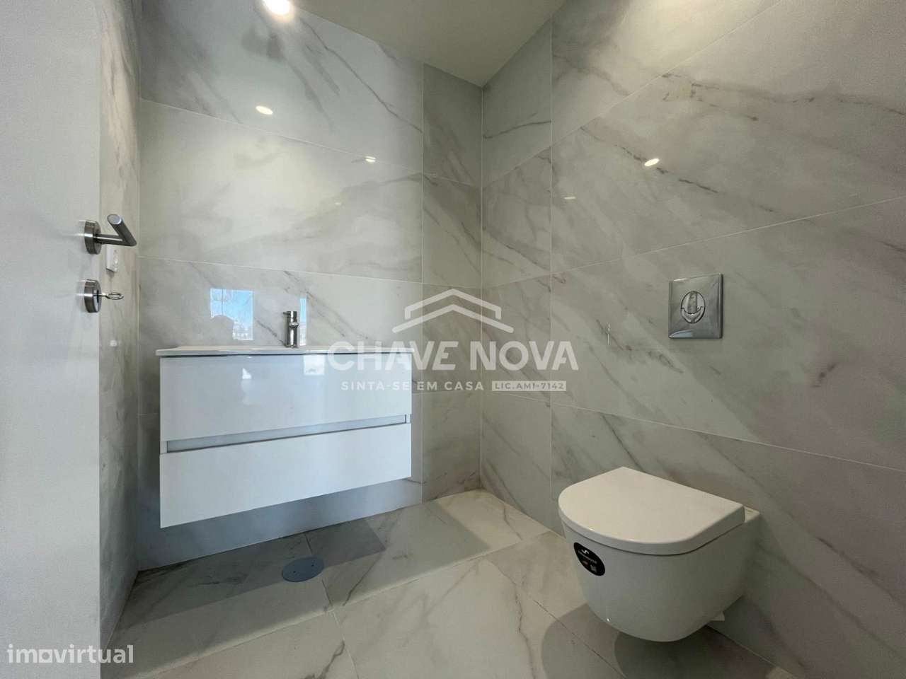 Apartamento T3 Novo Último Piso c/ Garagem Box em Coimbrões-16