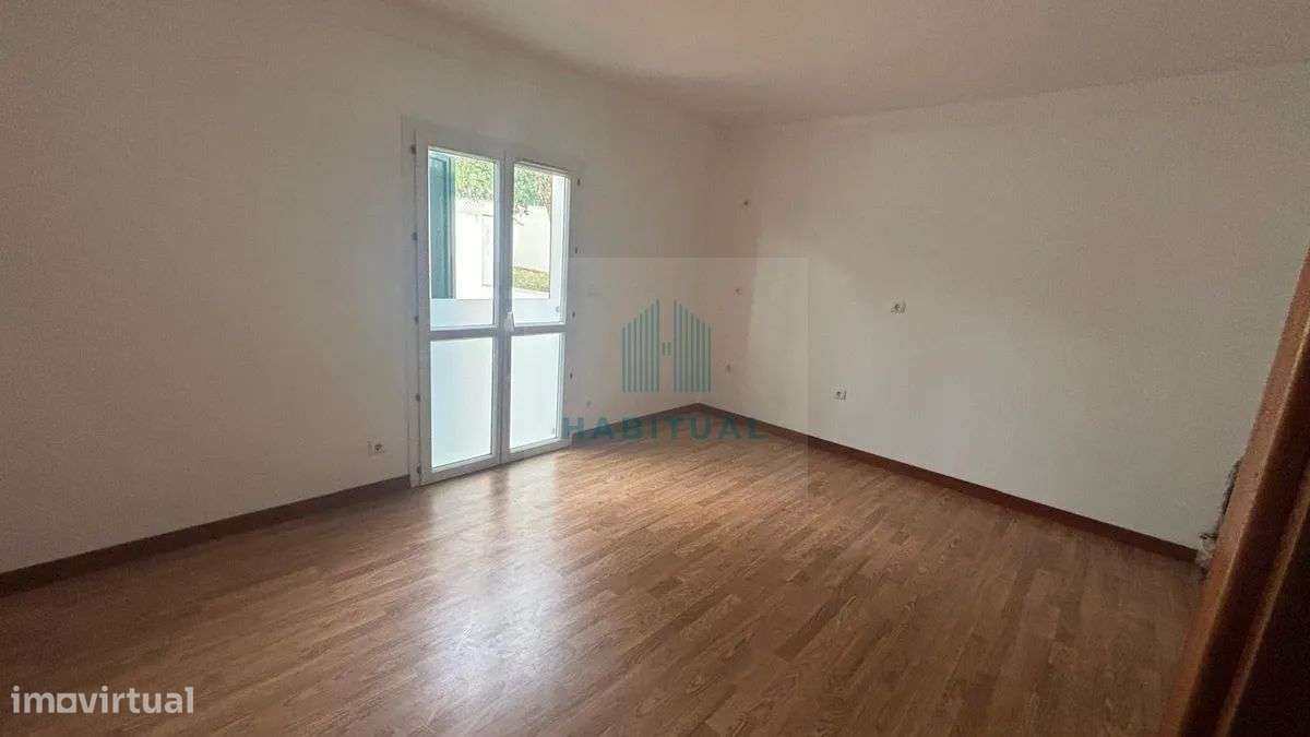 MORADIA T5 EM VILA NOVA DE ANHA - Grande imagem: 4/37