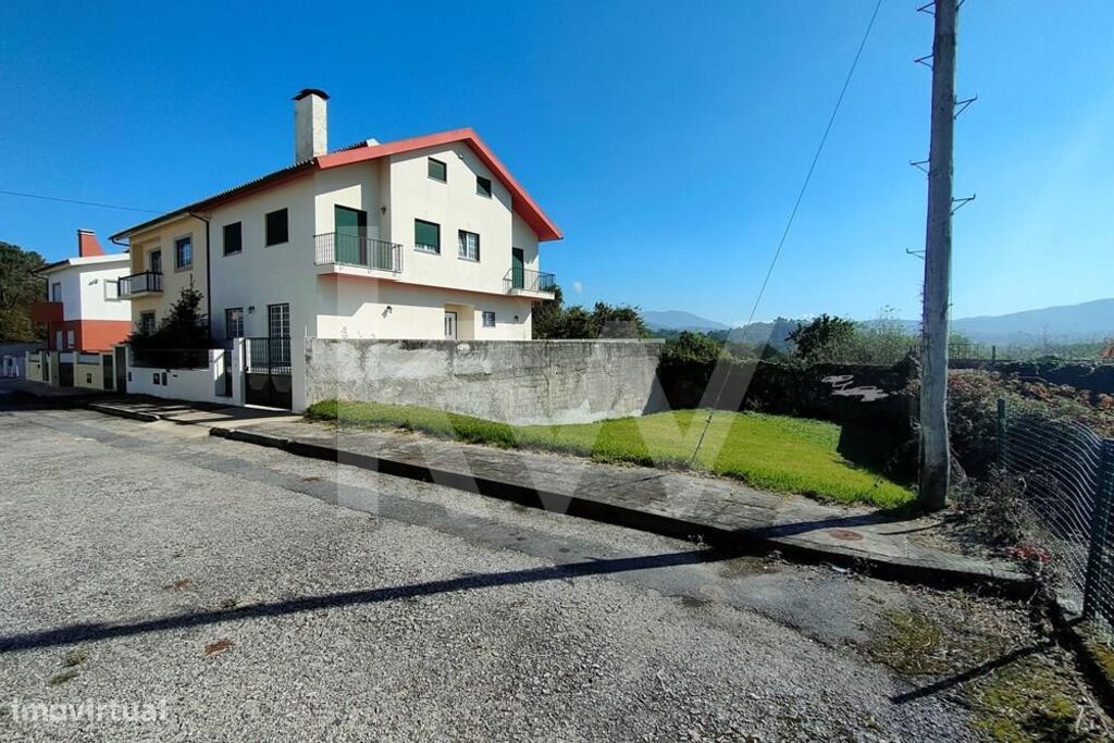 Lote em gaveto e infraestruturado em Vila Praia de Âncora