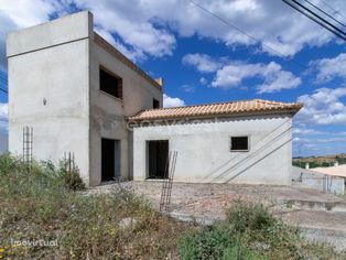 Terreno com duas moradias inacabadas em Castro Marim -Jun...