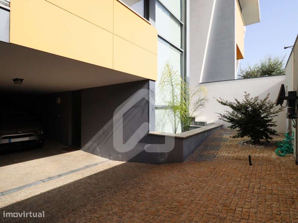 Moradia T3 + T0 em Condomínio Fechado com Piscina à Venda em Vila N...-2