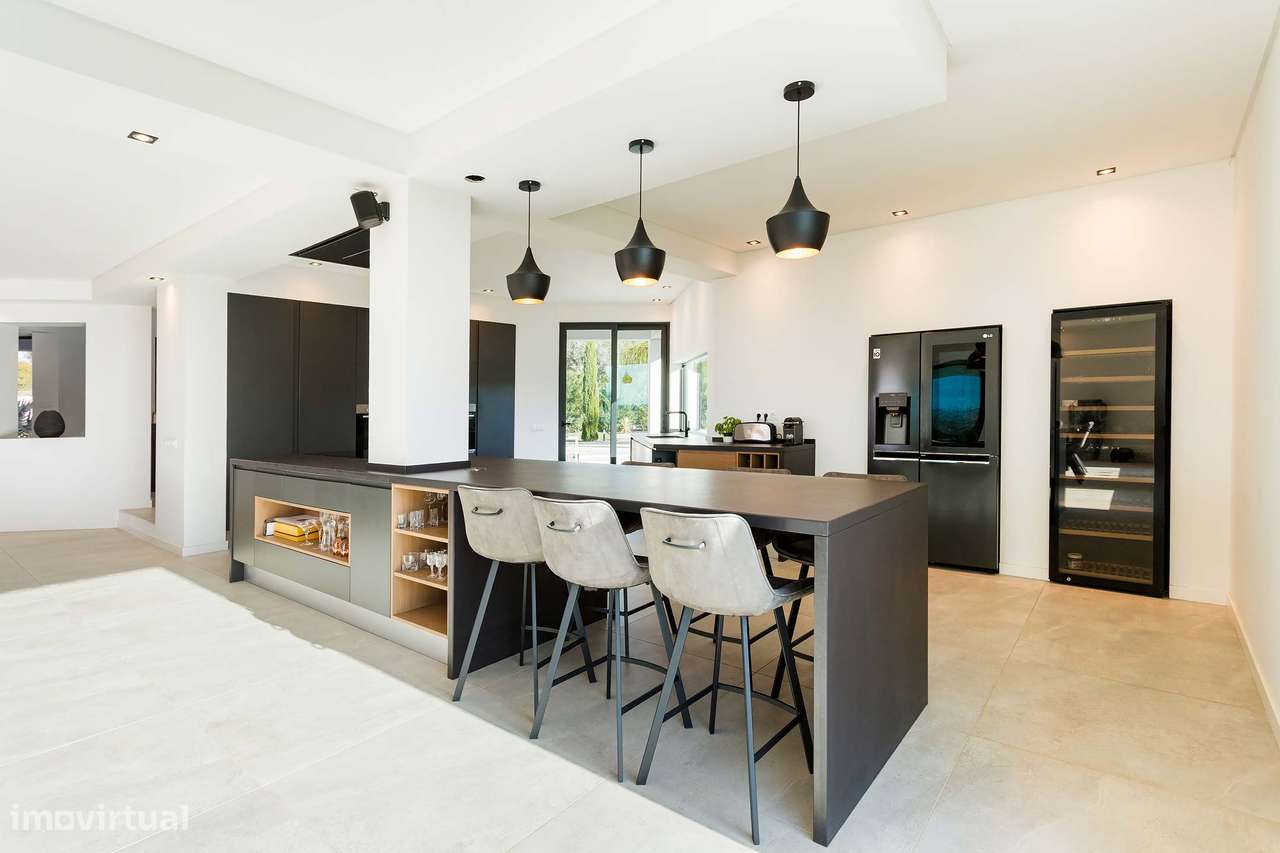 Quinta Moderna de Luxo com 4+1 Suítes, Anexo Independente e Jardim-15